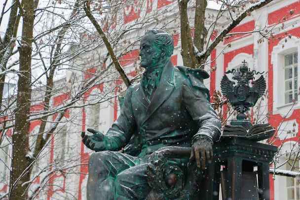 Около СПбГУ появился памятник министру просвещения Российской империи Сергею Уварову