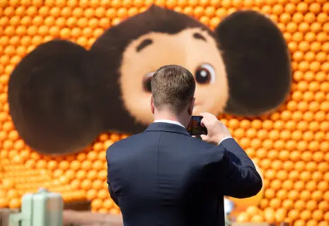 Дорогой наш Чебурашка. "Союзмультфильм" судится с роботом-художником