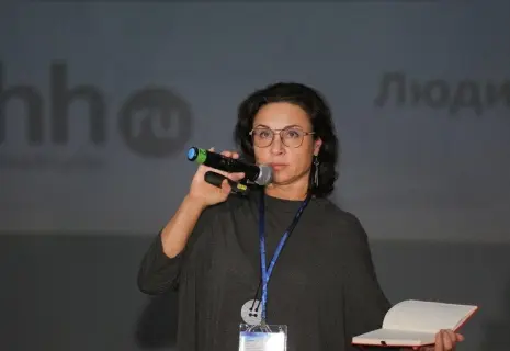 Юлия Сахарова: «Все тянут персонал, как одеяло, в разные стороны»