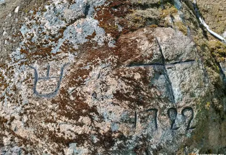 Историки нашли в лесу под Выборгом камень, которым обозначали границу России и Швеции после Петровских войн