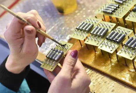 «Аврора» взялась за приборы. Концерн стал официальным владельцем завода «Ладога»