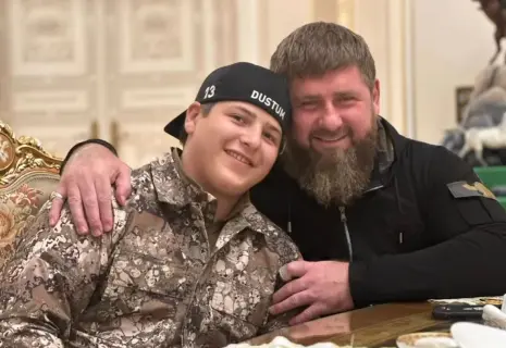 Глава Татарстана вручил орден сыну Кадырова, который избил арестованного поджигателя Корана