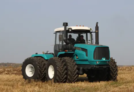 Мосты для двоих. В Петербурге будут производить детали для тракторов