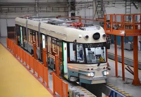 Ростех поставил в Петербург первый ретро-трамвай