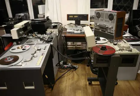 «Бобины, так же как винил, это пока еще определенная религия»