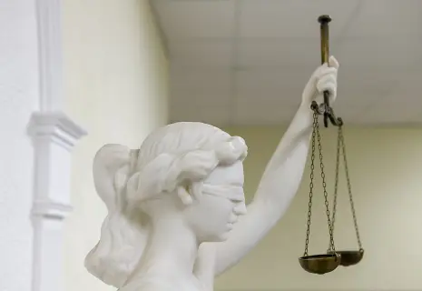 Верховный суд взялся за экстремистов