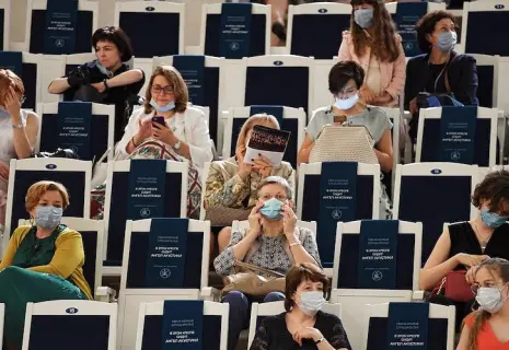 Концерты поют романсы