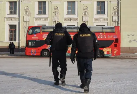 Фото недели. Александр Петросян и вежливые люди