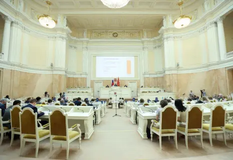 В бой пойдут почти старики. Партии определились с кандидатами в ЗакС