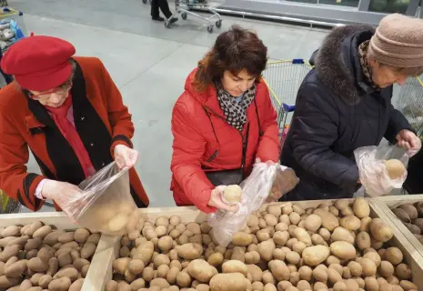 Ретейлеры примеряют малые форматы. Петербургские сети ищут возможности выжить