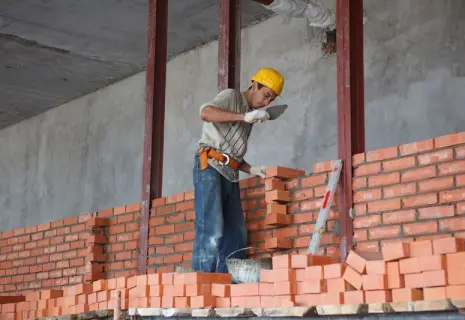 Стройки без рук. Кадровый дефицит может замедлить развитие Петербурга