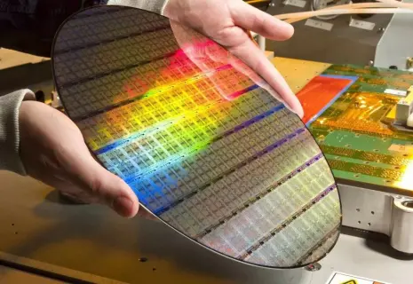 Чипы кончились. Почему в мире не хватает электронных компонентов