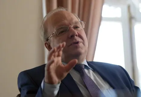 Алексей Хохлов: «Необходимо поддерживать сильных ученых, а не заниматься организационными перетасовками»