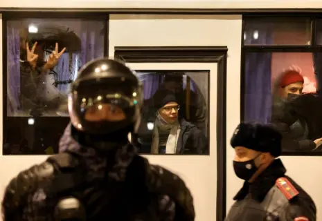 Фото недели. Александр Петросян о пропасти, которая одна на всех