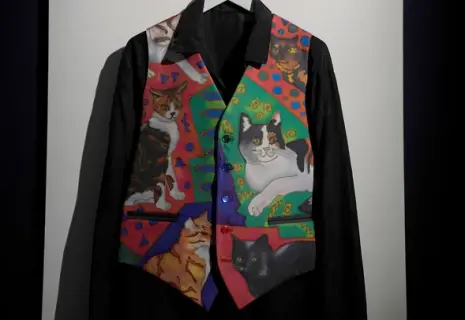 В аукционнном доме Sotheby’s открылась выставка вещей Фредди Меркьюри, которые в сентябре пустят с молотка