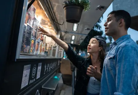 Под колесами еды. Где и как в Петербурге будут работать фудтраки