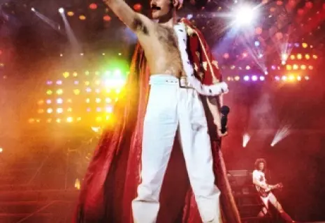 Подруга лидера группы Queen Фредди Меркьюри в сентябре продаст на аукционе Sotheby’s 1,5 тыс. его вещей