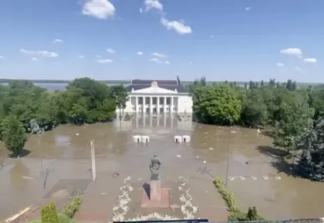 После разрушения плотины Днепр затопил Новую Каховку