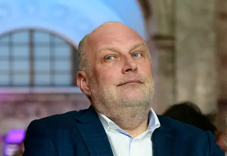 Потеря для индустрии гостеприимства. Как рынок воспринял уход из Смольного Сергея Корнеева