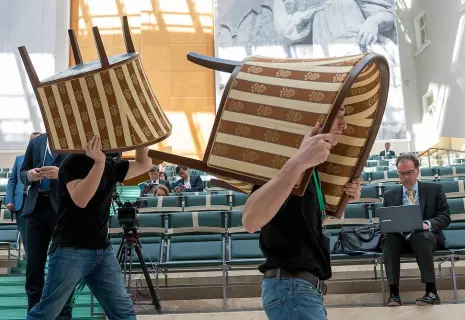 Утром деньги - вечером стулья. Производители мебели меняют стратегию работы