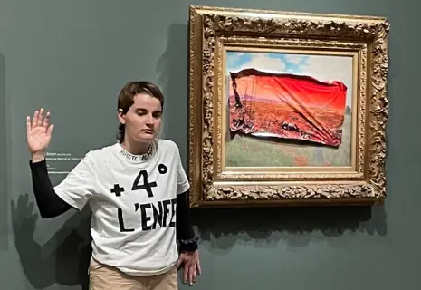 Экоактивисты испортили еще один шедевр живописи во Франции