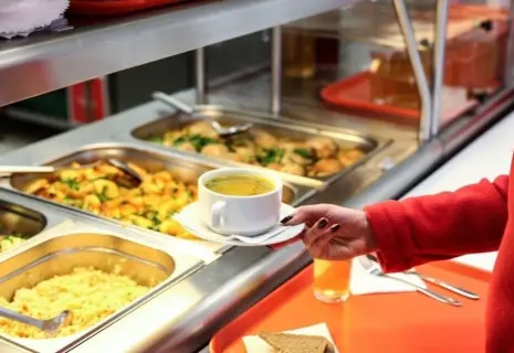 Готовь к обеду ложку. Как изменилась жизнь столовых Петербурга после пандемии