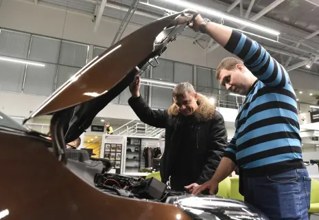 Выходцы из Альфа-Банка приобрели Renault и поехали в «Лауру»