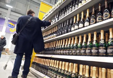 Чулки и розовое шампанское. Как изменилась потребительская корзина во время пандемии