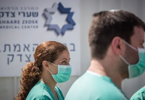 Яков Фишман: "Медики Израиля на фоне войны не перестали лечить иностранцев"