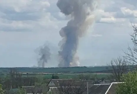 Дым и взрывы. Под Белгородом загорелся объект Минобороны