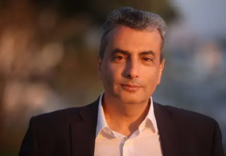 «Мы работаем ледоколами для тех, кто изменит историю». Лев Шлосберг (иноагент) о выборе, который есть у каждого