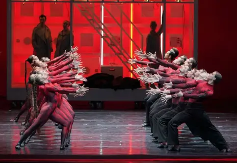 Двенадцать причин посмотреть спектакль "12" в Мариинском театре