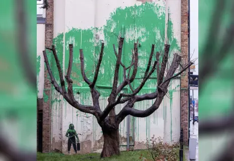 На улице Лондона появилась новая работа художника Бэнкси