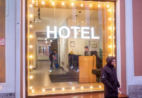 Был Booking — стал "Броневик". Какие сервисы бронирования выбирают туристы