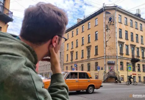 Граффити с портретом Хармса на улице Маяковского все-таки закрашивают коммунальщики