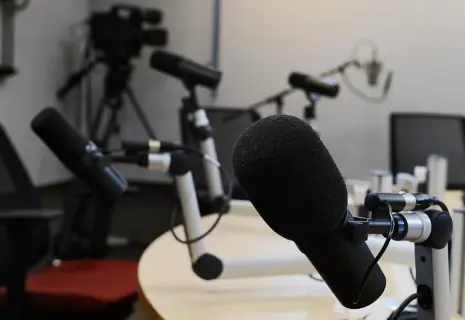 Спасение рядового радио. Что погубило станцию «Эрмитаж», долги которой оплатят петербуржцы