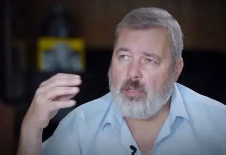 «Путин должен преклонить колено». Известные россияне о Нобелевке Муратова*