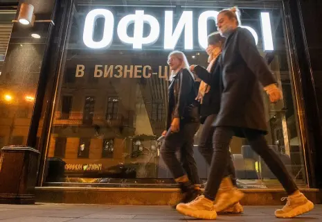 В офисе — жить