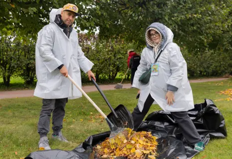 Клуб "Добрый Setl" провел субботник в музее-заповеднике "Петергоф"