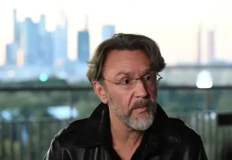 Певец Сергей Шнуров снова холостяк