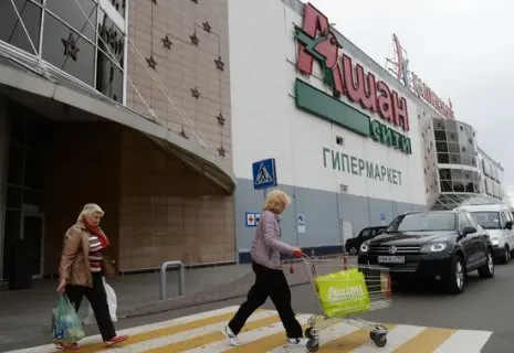 На российский бизнес "Ашана" претендуют три отечественные торговые сети