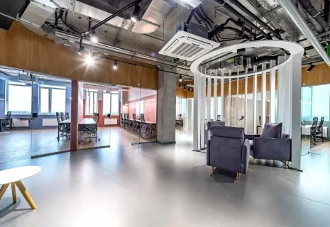 Аренда рабочего места в коворкингах Петербурга с начала года подорожала на 14%