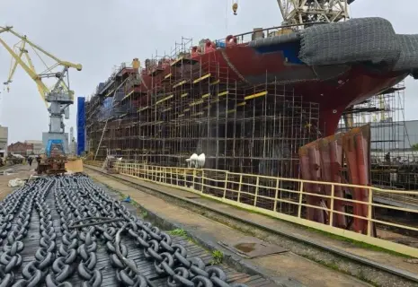 На Балтийском заводе спустили на воду атомный ледокол «Чукотка»