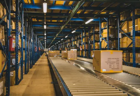 «Спортмастер» поднимает планку. Ретейлер расширяет склад в Ленобласти 