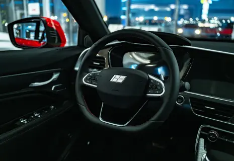 Машины на «Новом проспекте». Прогнозы развития авторынка Петербурга в 2025 году