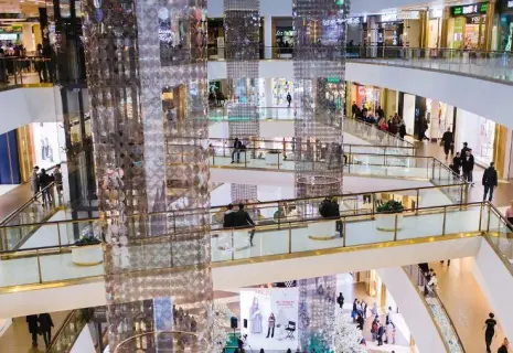 Не только в онлайн. Куда уходят покупатели торговых центров