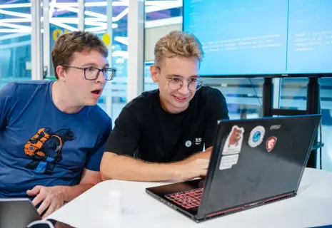 «Газпром нефть» запустила всероссийскую программу хайтек-стажировок «Молодые таланты – в науку»