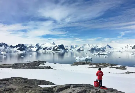 Вместо пляжа — айсберг. Добро пожаловать в Антарктиду! 