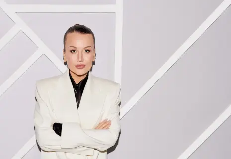 Анастасия Краттли. Биографический портрет