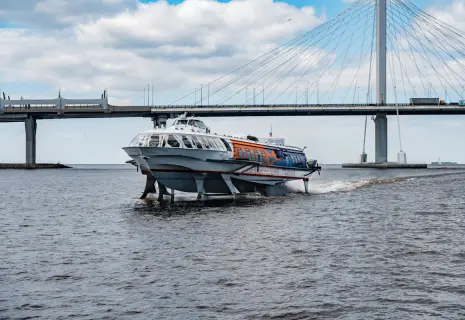 В Петербурге открылось тактовое движение на скоростных теплоходах "Метеор"